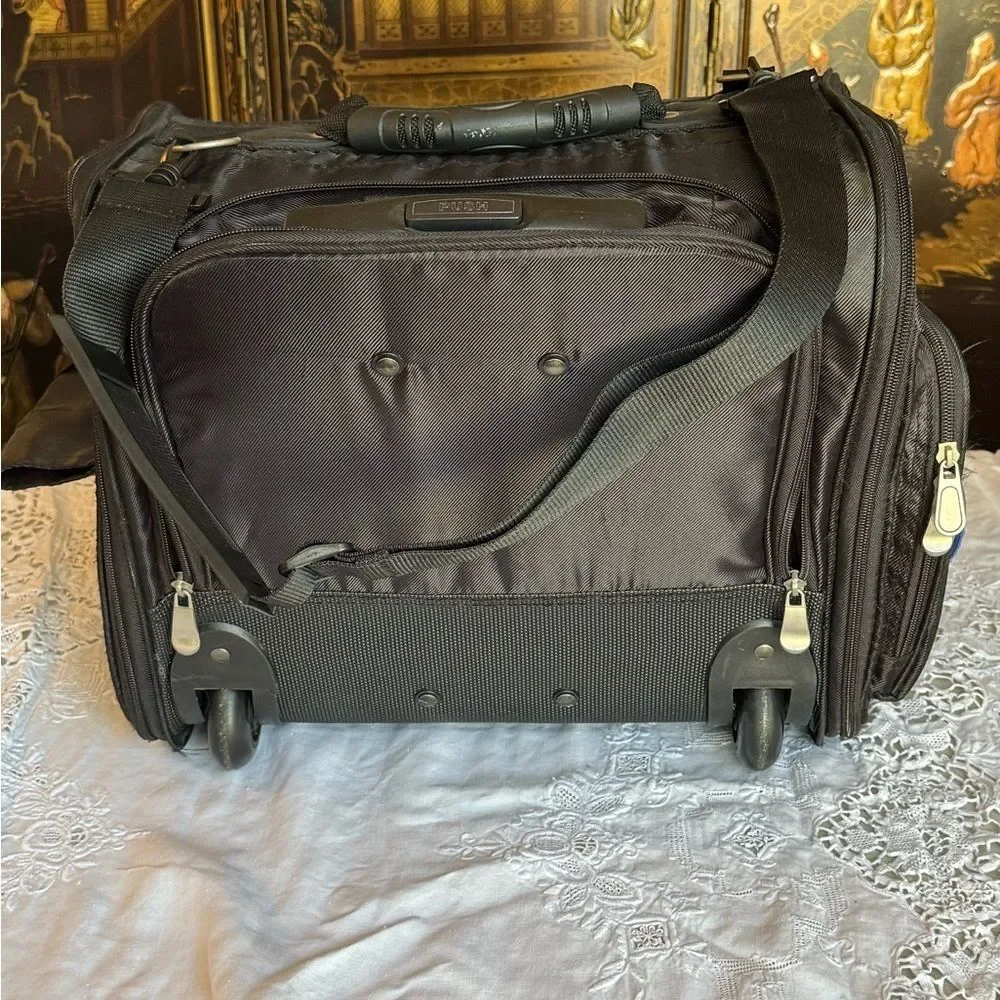 Eddie Bauer black expandable handle, rolling small pet carrier. ￼